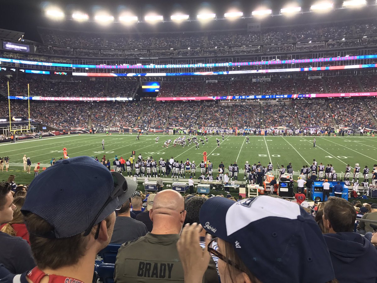 TheMoxieMegan's tweet photo. This is awesome! #patriots @Patriots #firstpatsgame https://t.co/x7XV7FqePU
