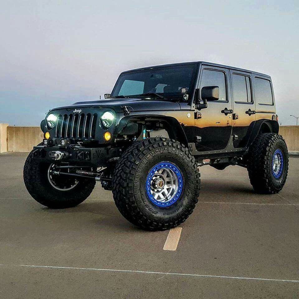 It's FRIDAY EVE! #BigSnatchOffroad #WeekendReady #BSOR #JeepLife 
📸:Pinterest; Ruben Moreno