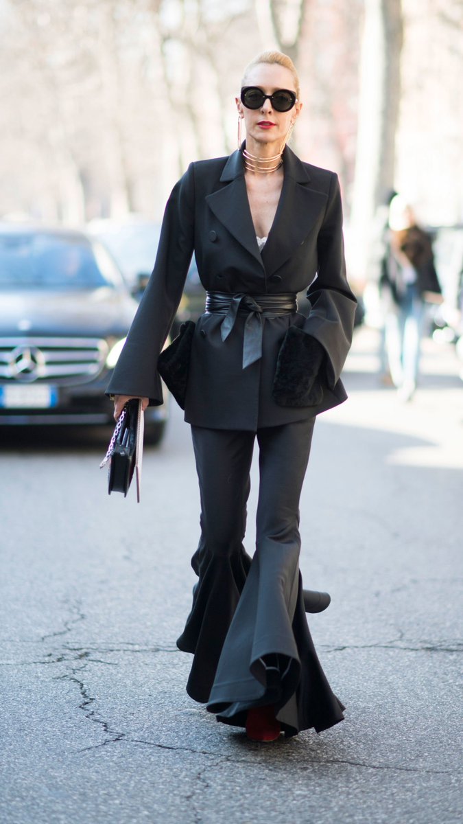 RevistaTooMuch's tweet photo. ¡Sastre! Así se lleva ahora el traje de dos piezas
El traje sastre se reinventa. Míralo en estos 4 #outfits. #TooMuchModa https://t.co/E72WSiKxpH