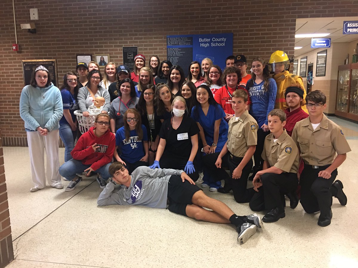 BCHSPepClub's tweet photo. Follow The Yellow Brick Road To Your Future! 💙Congratulations to Spirit King and Queen, Austin Proctor &amp; Jordan Chambers!!! https://t.co/bQN0C9cAOP