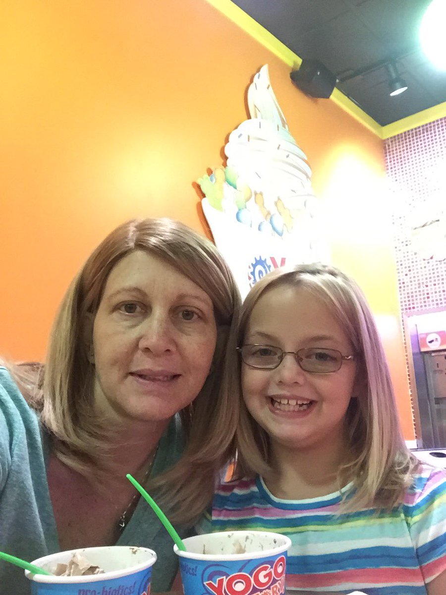 TATaylorSMHS87's tweet photo. Having yoguart after haircut! #justgirls #readyforthirdgrade https://t.co/dAupkQBWWR