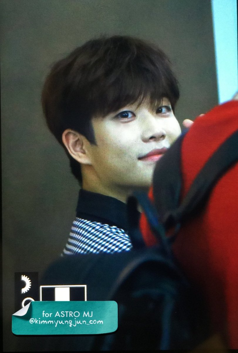 kimmyungjun_com's tweet photo. (Preview🌠) 170901 인천공항 출국 #아스트로 #ASTRO #엠제이 #MJ @offclASTRO 조심히 다녀와용👀💕 https://t.co/o9ezdQC5Xb