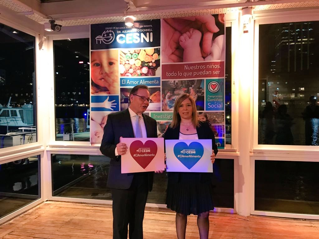 Centenojulietam's tweet photo. Junto a Esteban #Carmuega director de @infocesni, en la cena de la institución!  #ElAmorAlimenta https://t.co/cNxs4JxiNH