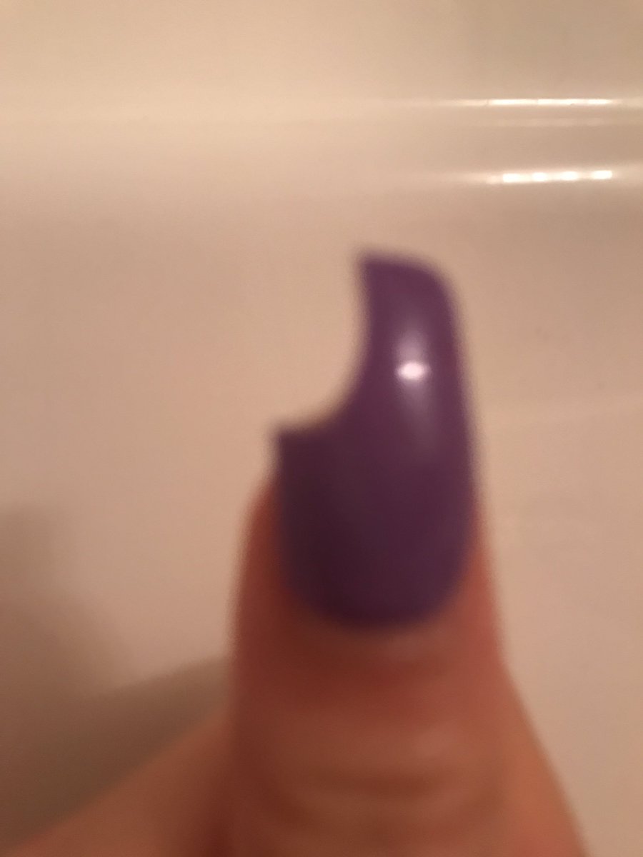 Kinnley4's tweet photo. lol I was at volleyball and this happened 😥😥😢 https://t.co/Ez3Qw2ZkSq