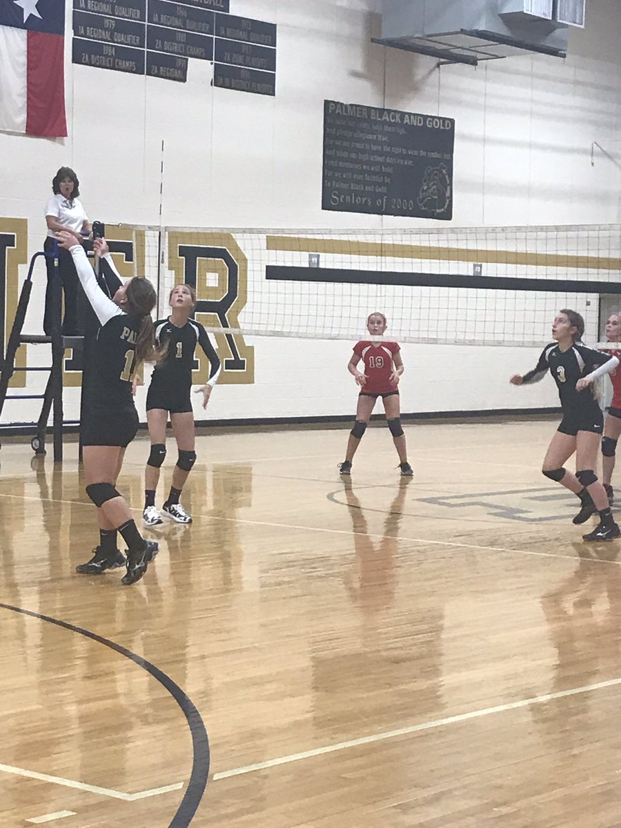 palmermidschool's tweet photo. 8th A team working together for a W #volleyballislife #palmermidschool #teamwork #goingtothree https://t.co/ni7m39QbN6