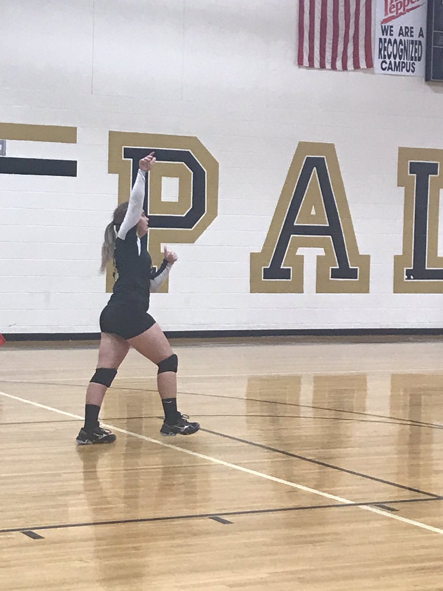 palmermidschool's tweet photo. 8th A team working together for a W #volleyballislife #palmermidschool #teamwork #goingtothree https://t.co/ni7m39QbN6