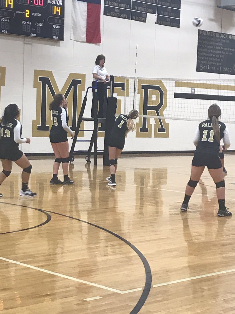 palmermidschool's tweet photo. 8th A team working together for a W #volleyballislife #palmermidschool #teamwork #goingtothree https://t.co/ni7m39QbN6