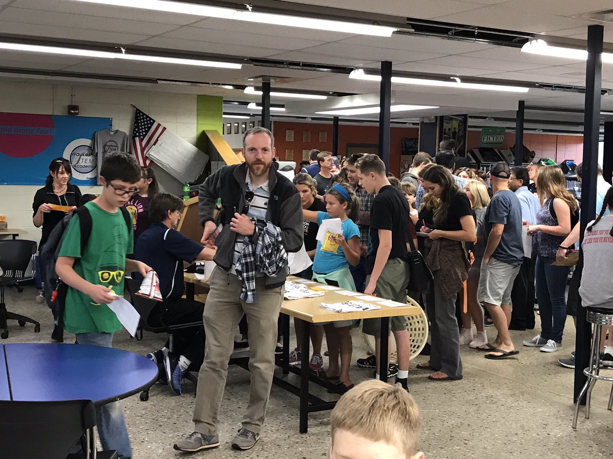edUcation_frwd's tweet photo. Easily one of the best events ever at @STEM_Saratoga #STEMbbq was a HUGE success!! #FullHouse #BBQrocks @waukeshaschools @Institute4PL https://t.co/wuxcbDLH4X