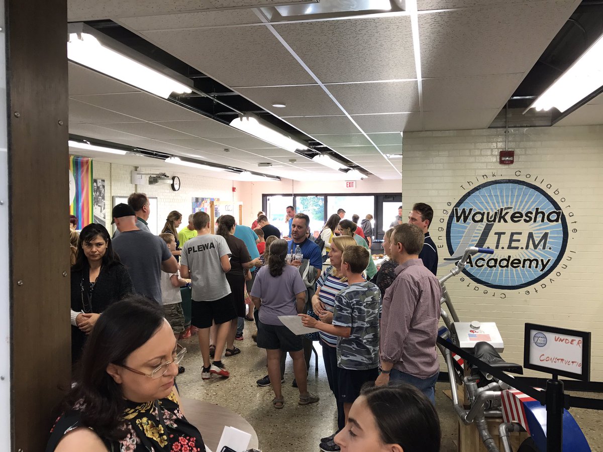 edUcation_frwd's tweet photo. Easily one of the best events ever at @STEM_Saratoga #STEMbbq was a HUGE success!! #FullHouse #BBQrocks @waukeshaschools @Institute4PL https://t.co/wuxcbDLH4X