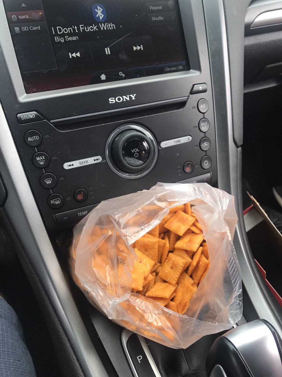 MattGugs's tweet photo. Kudos @Ford for creating the perfect @Costco size @cheezit container. https://t.co/3WCr9nlce1