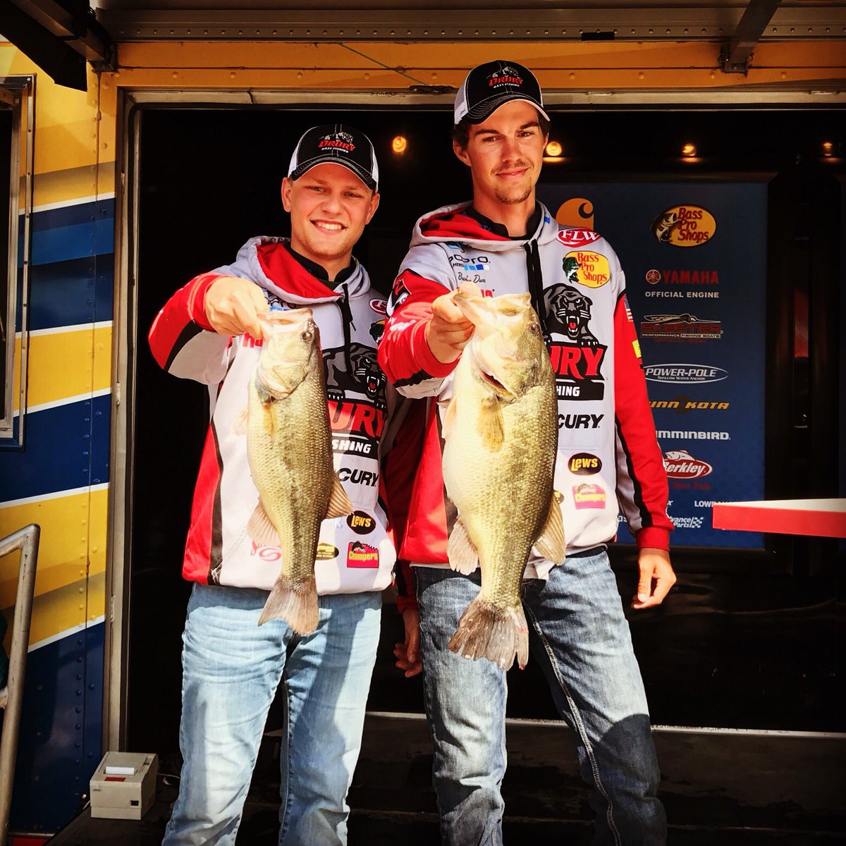 BrandonLDurr's tweet photo. TBT to a good day on @lakeoftheozarks with my boy @RathbunRiley #DUoutdoors https://t.co/J2UDWKqLsj
