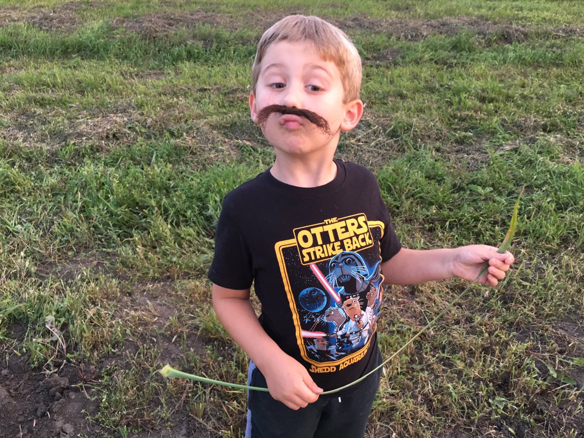 JohnPollmann's tweet photo. Someone discovered the humorous possibilities found in a piece of corn silk. #scoutingpartner #didntfindgeese #foundfun https://t.co/LHZH2mrYzd
