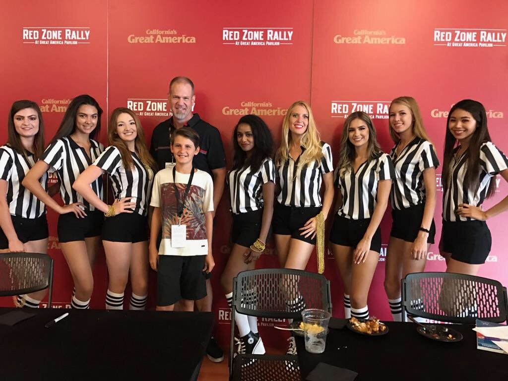 HMMGoddess's tweet photo. Our brand models are the best!! ๐๐ #RedZoneRally #Hmmodels #49ers โค๏ธโค๏ธ https://t.co/ArSoBnWq1l