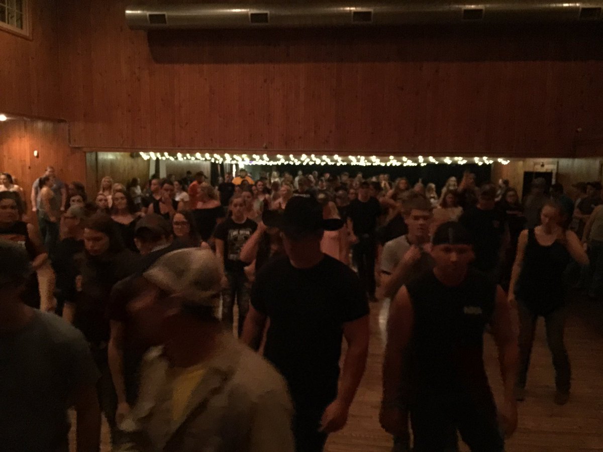 DontWaitToLive_'s tweet photo. @CJHummels getting our dance on ๐๐ #hummelslinedancing https://t.co/Rzxb4n1WuT