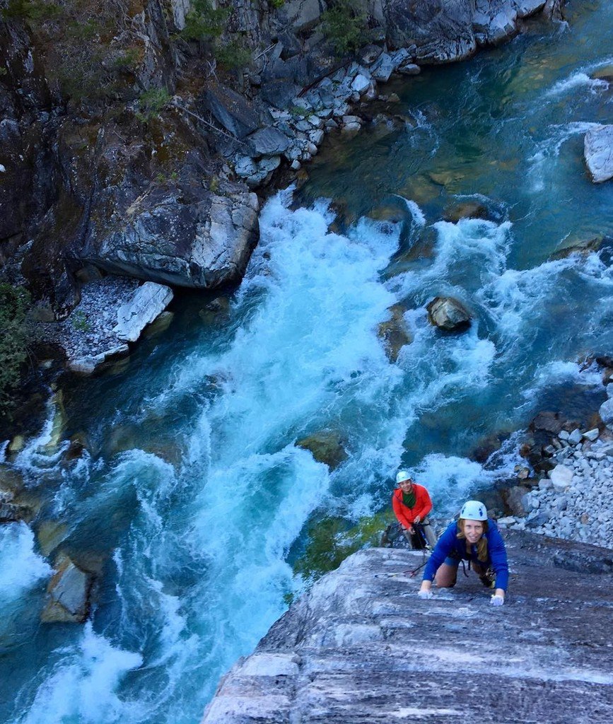 reynafoto's tweet photo. Jayson and Jody on pitch 2 of #starchek in the gorge in #squamish #britishcolumbia #rockclimbing https://t.co/SEfRJta8xW