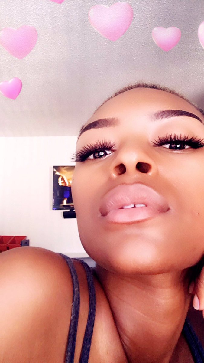 Quuuadijah's tweet photo. #TeethGaps 💓 https://t.co/7UXs94ofDY