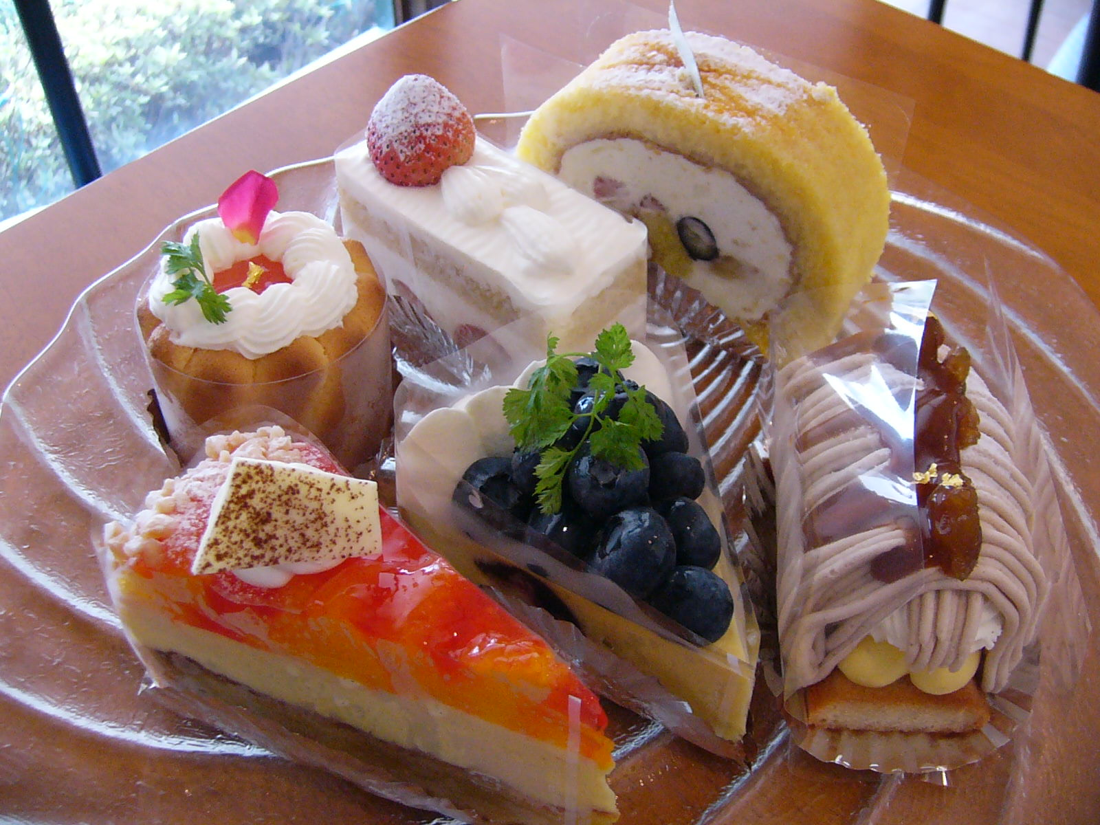 山梨市観光協会 山梨市役所すぐ近くのケーキ屋さん ポワールおきなや 美味しいケーキ 焼き菓子があります 焼き菓子は お手土産におすすめです フィナンシェ ガレット フルーツケーキなどなど 値段に応じて詰め合せてくれますよ 山梨