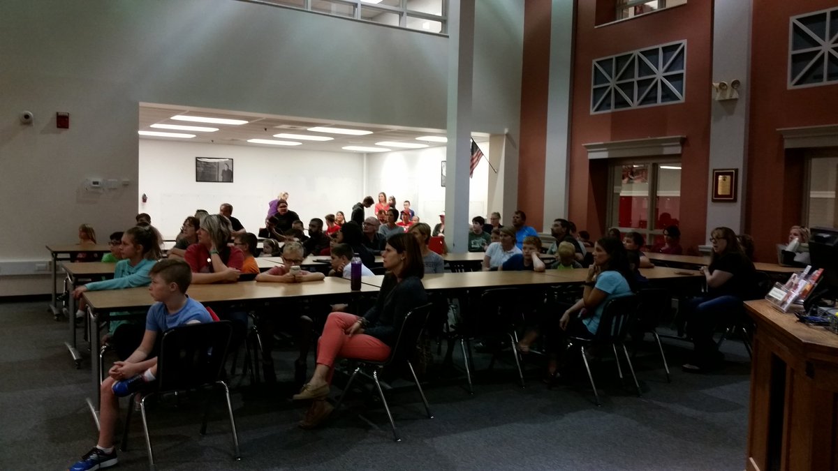 DonnaRudder1's tweet photo. Fantastic turnout at #mmsfll parent meeting!Thanks parents, students, Mr. Stump, Ms. Hartman, Mr. Rudder @FTCHornets8120 #OnceACard https://t.co/vYQT49eeG5