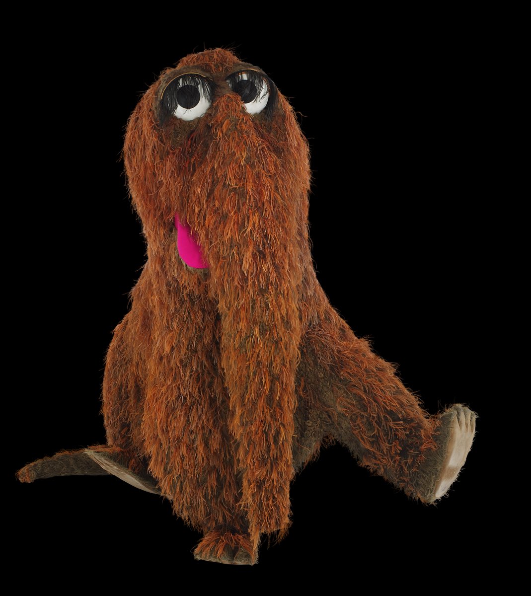 bbhammocktime's tweet photo. What the hell is @JulieChen  wearing?  It looks like Mr. Snuffleupagus's fur. #BB19 https://t.co/rlWMR2myKI