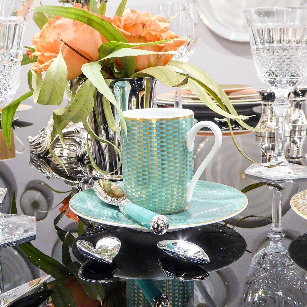 carmennatschke's tweet photo. A pretty tablesetting elevates the dining experience. .
.
.
#tablescape #tablesetting #tabledesign #tableware #porcelain #crystal #prettyt… https://t.co/Pg5yjxNlrr