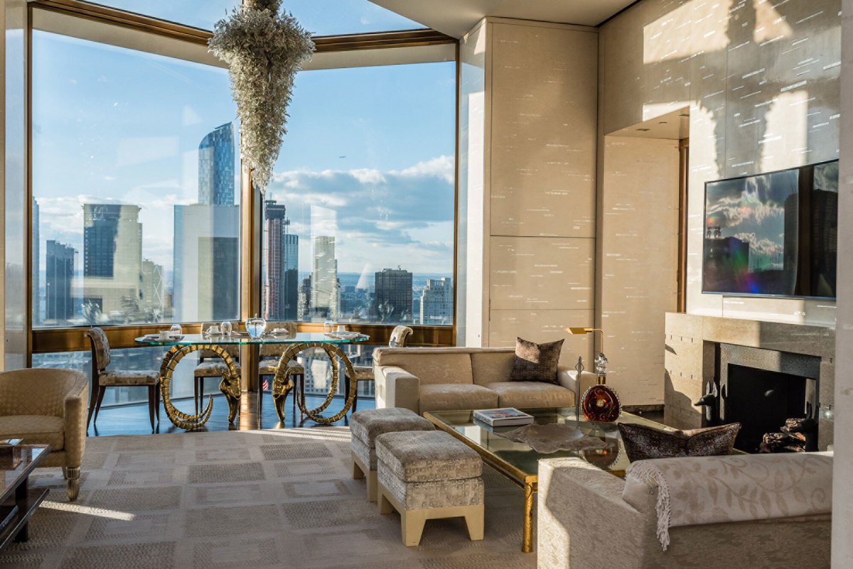 silvareraworld's tweet photo. So this is how it look 👀 like for my long weekend getaway 😉. Ignore the forecast.. #NYC #Penthouse https://t.co/QCVOzeTD3f