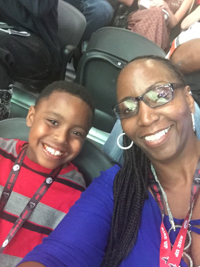Trbarnes27's tweet photo. #riseup https://t.co/gqHLIPOv15