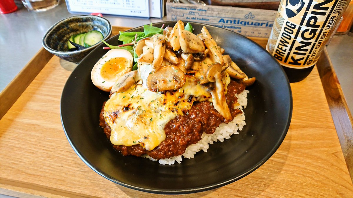 Yassカレー 町田のロックなカレー屋 En Twitter 9月の限定スペシャルメニュー ビーフ100 ハンバーグに焦がしチーズ きのこソテーを重ねたカレーの山 オーバー ザ マウンテン 元ネタはもちろんオジーの名曲 Yassカレー 町田