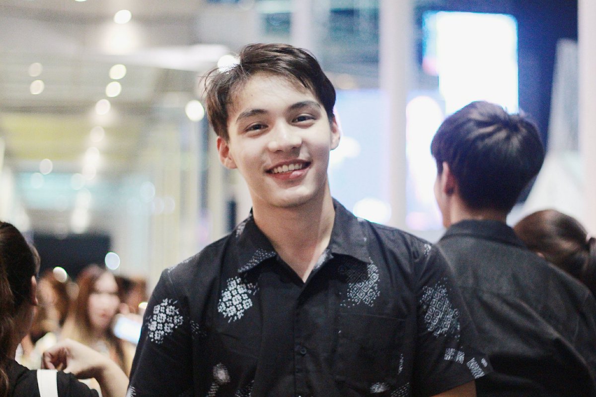 KaopunSpace's tweet photo. {30/08/17} @pun_ttatch  oppaaaaa saranghaeeeeyoooooo😂😏❤ #ELLEFashionWeek2017 #ellefashionweek https://t.co/tfQZ58nia8