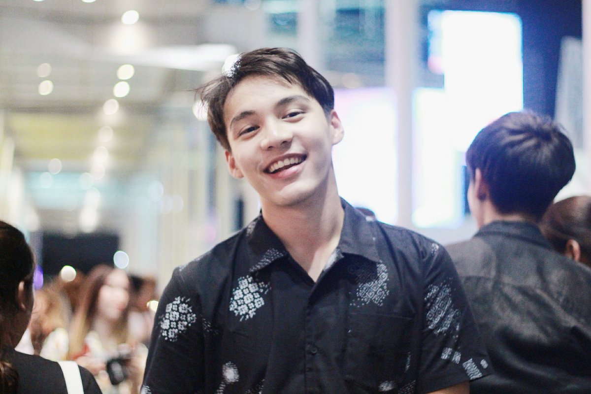KaopunSpace's tweet photo. {30/08/17} @pun_ttatch  oppaaaaa saranghaeeeeyoooooo😂😏❤ #ELLEFashionWeek2017 #ellefashionweek https://t.co/tfQZ58nia8