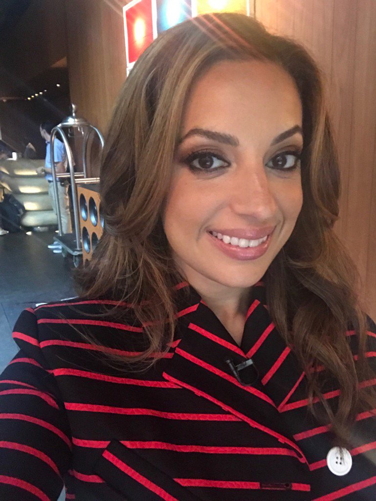 I can always count on <a href="/DreamDryStyle/">DreamDry</a> &amp; Tommy Napoli for the glam. Love a bold eye, bronze cheek and nude lip for 📺