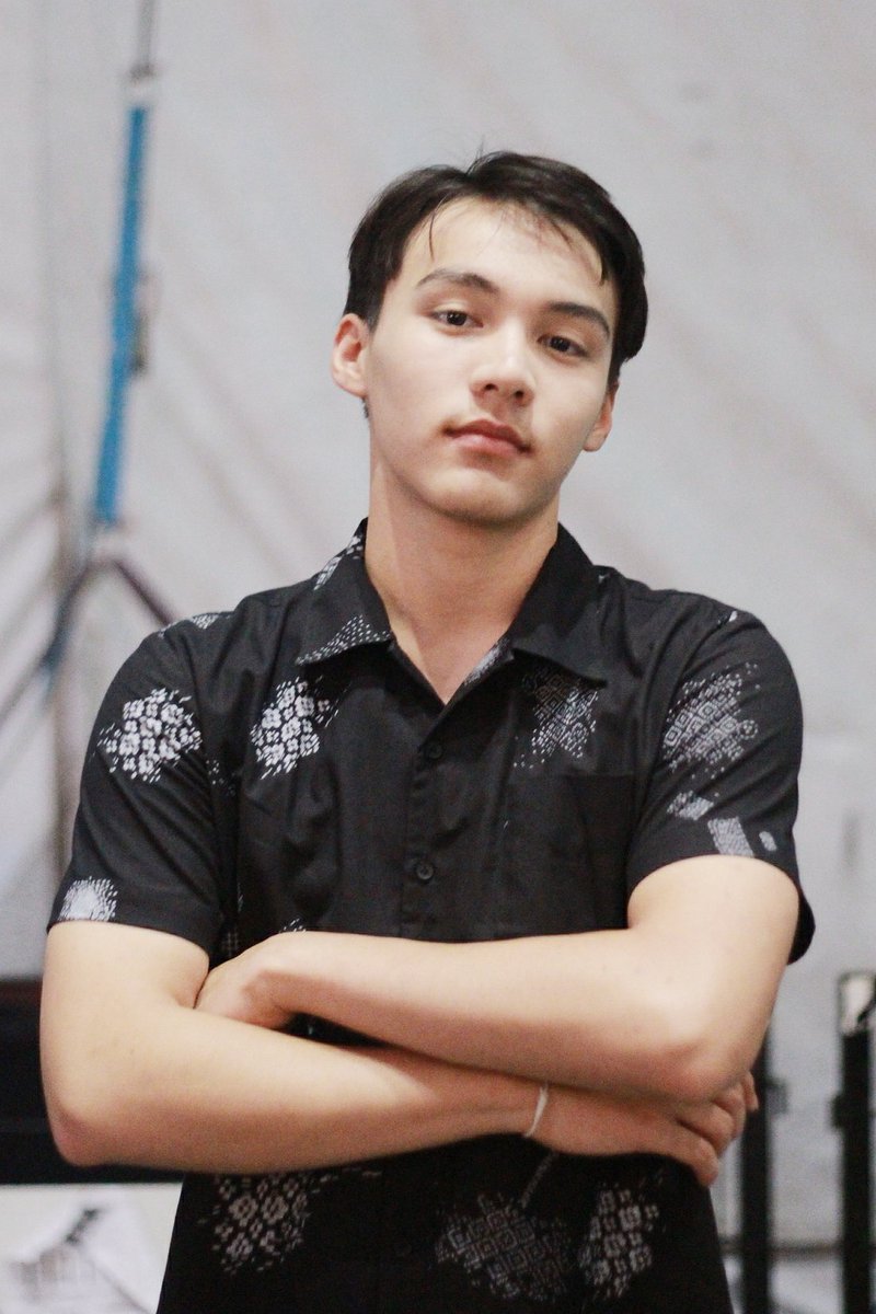 KaopunSpace's tweet photo. {30/08/17} ผมก็จะชี้ๆหน่อยอะนะ😛😂 @pun_ttatch ❤ #ELLEFashionWeek2017 #ellefashionweek https://t.co/XFv2wGWjOj