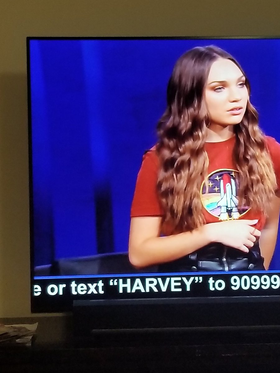 SujeyARamos's tweet photo. Maddie Ziegler wearing  #coachspace on #ProjectRunway tonight! 🔥🔥🔥 https://t.co/ZDacnYfIXV