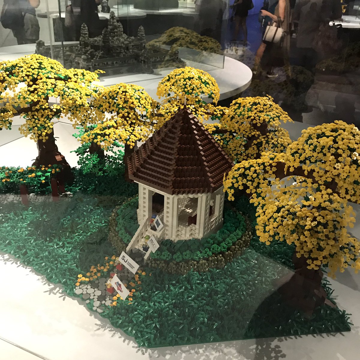 bernardleong's tweet photo. Brought my daughter to Fort Canning Arts Center, Singapore for the UNESCO World Heritage Art Exhibition: Piece of Peace #LegoSG https://t.co/yIKhxNnRyK