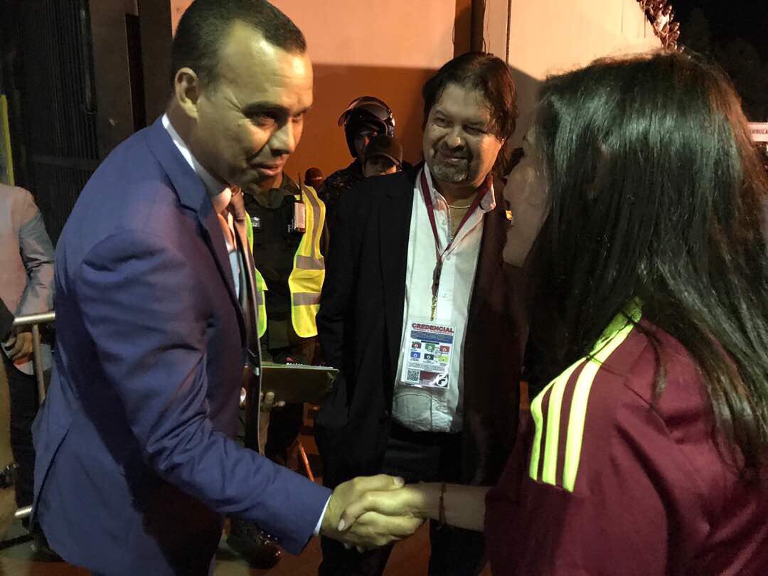 _patricialorena's tweet photo. Gracias @rafaeldudamel por darle a Venezuela lo que más necesitamos en estos momentos: Esperanza! #EnTachiraSomosVinotinto https://t.co/6Ajpjc798g