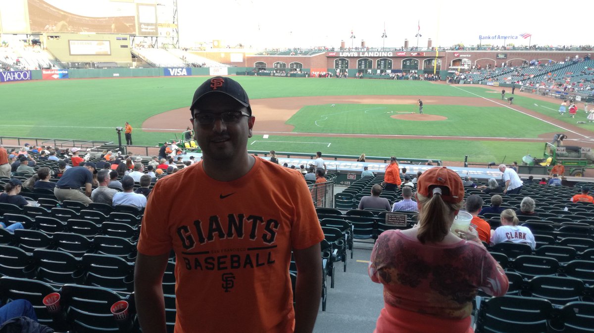cesarguts's tweet photo. From Costa Rica at the first time at AT&amp;T Park watching the game #ATTPARK  #puravida #orangeheart https://t.co/5Tk7InC0AO