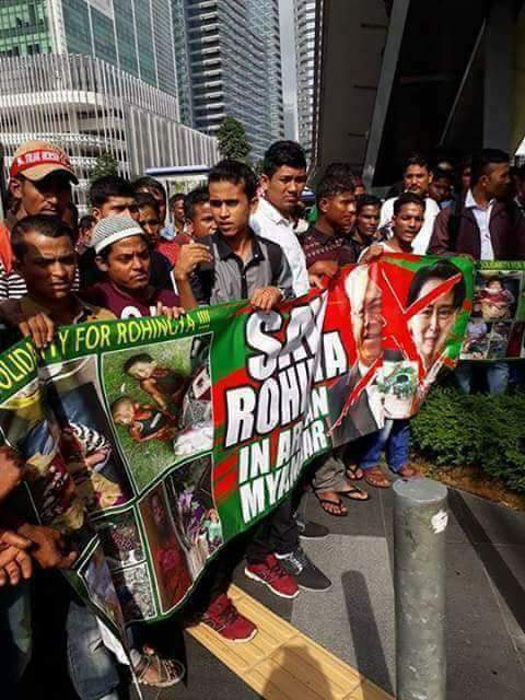 KyawSwa01654702's tweet photo. This photo are Bengali Terrorists
killing of Hindu. From the Malaysia Bengalis are false propaganda.They are Malaysian
Terrorist Bengali. https://t.co/RHlhuK1yVM