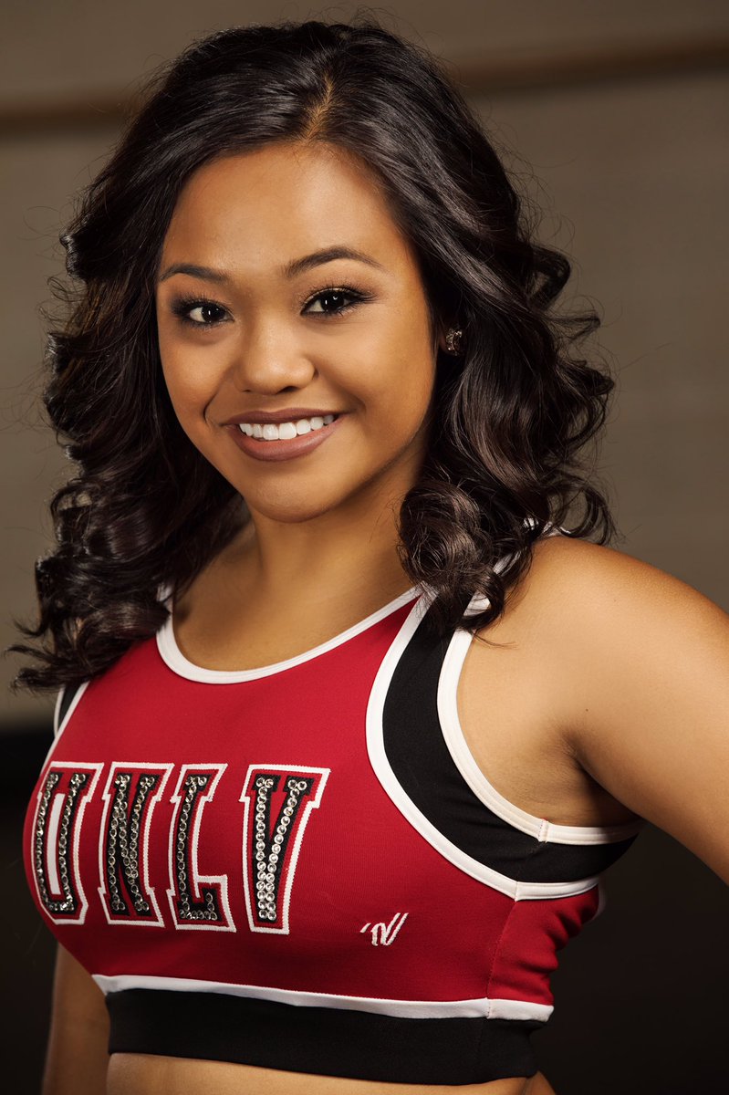 storm_cierra's tweet photo. Betcha never saw this coming ❤️🖤 #UNLVRebelGirl #ImNotACheerleaderTho #StillADancer #KurtsGirl https://t.co/LcZZsolp0w