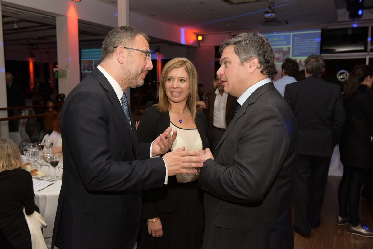 fabianpdk's tweet photo. Acompañamos a @infocesni y al Dr Esteban Carmuega en la Cena 2017  de CESNI porque #elamoralimenta https://t.co/hJDR3xlfT1