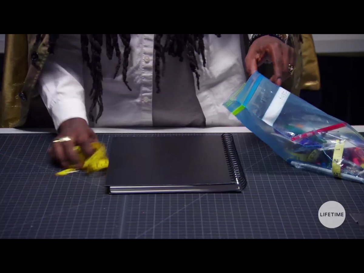 MissChelleJayne's tweet photo. @ProjectRunway you could of at least bought the poor man a case. Lol https://t.co/EPLYqxWVGb