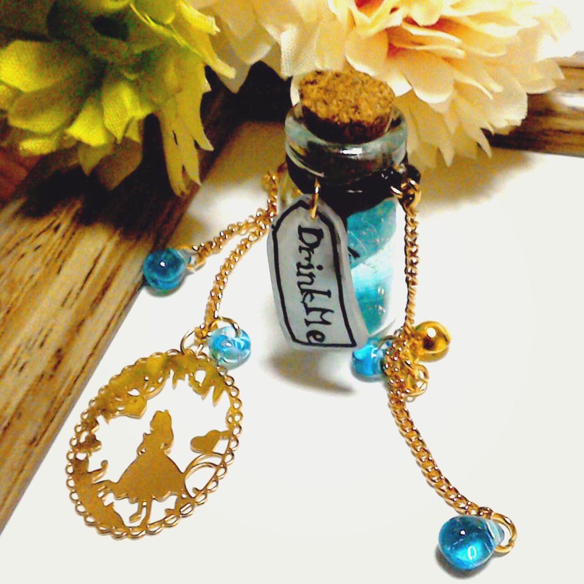 うた Pa Twitter ふしぎの国のアリス ドリンクミーピアスです 小瓶の中は蓄光です アリスの透かしチャームがキラキラ揺れます 樹脂イヤリング変更可 T Co Bamfybfcru ハンドメイド Minne ハロウィン コスプレ Disney ディズニー T Co