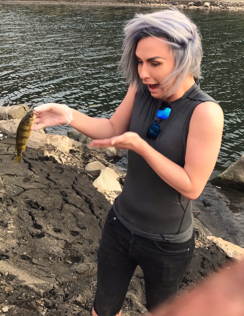 farrahrized's tweet photo. I caught a fish today &amp; hims name was Toby 🎣☀️ https://t.co/jhlXdqV4d8