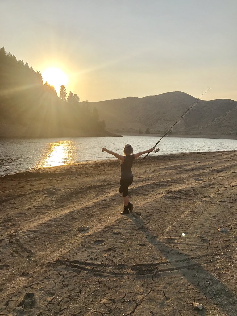 farrahrized's tweet photo. I caught a fish today &amp; hims name was Toby 🎣☀️ https://t.co/jhlXdqV4d8