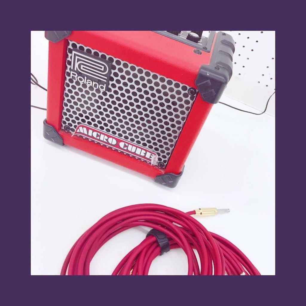 caspa_band's tweet image. Natsumi posts... 今日は赤い日でした。
久々にMICROCUBEさんにお世話になりました。
#CASPA #Roland #MICROCUBE #amp #guitar #vocal #band #music #… instagram.com/p/BYfc_GZhD4M/