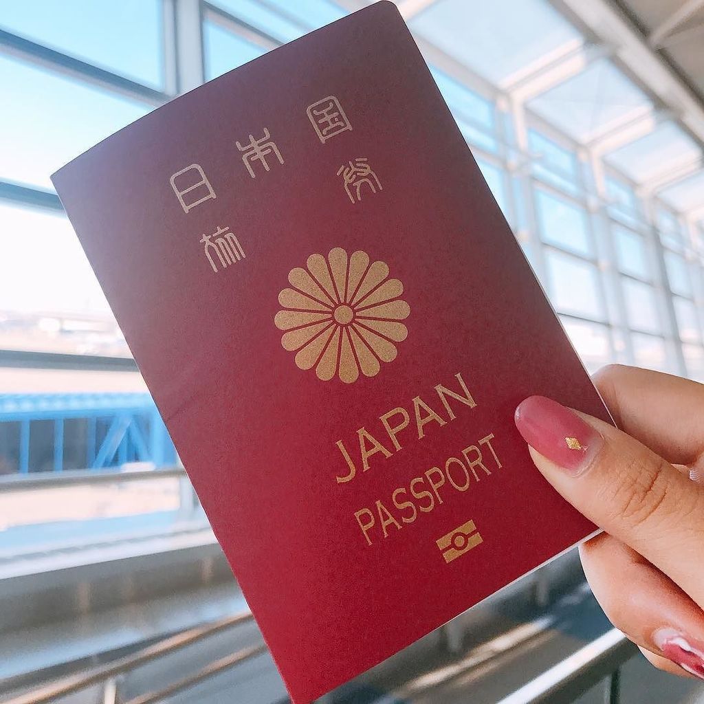 kanayan0420's tweet photo. 🇯🇵>>>🇫🇷 #paris #みんなパスポート載せがち #椙山女学園大学 #短期海外研修 #生活環境デザイン #アパレル専攻 https://t.co/2rY91LmZTV https://t.co/8fjIo9NEp4