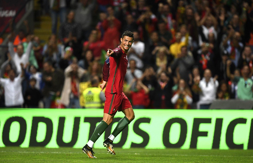 Madrid_Indo's tweet photo. CRISTIANO RONALDO (2018) menyamai Predrag Mijatovic (1998), pencetak gol terbanyak dalam satu kualifikasi Piala Dunia zona Eropa, 14 gol. https://t.co/yjQbIS0S4N