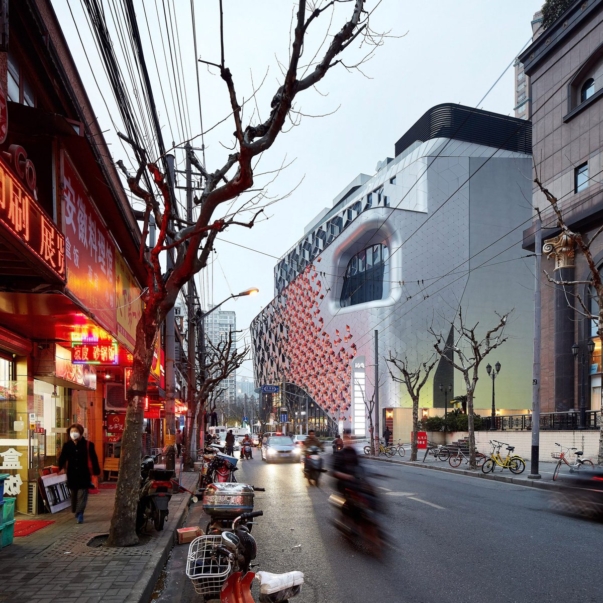 dezeen's tweet photo. UNStudio completes Shanghai shopping centre covered in diamond shapes: https://t.co/4oDFPNjJB2 https://t.co/oVMPIupg7V
