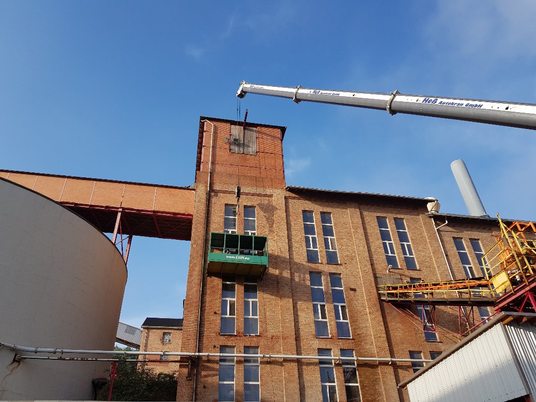 GmbhLgh's tweet photo. Unser #Personenlastenkorb im Einsatz: https://t.co/a708PMW7Ki!
#Danke an H&S Autokran für die Bilder 🙂 #Personentransport #liftingquality https://t.co/KeJGdDvuN2