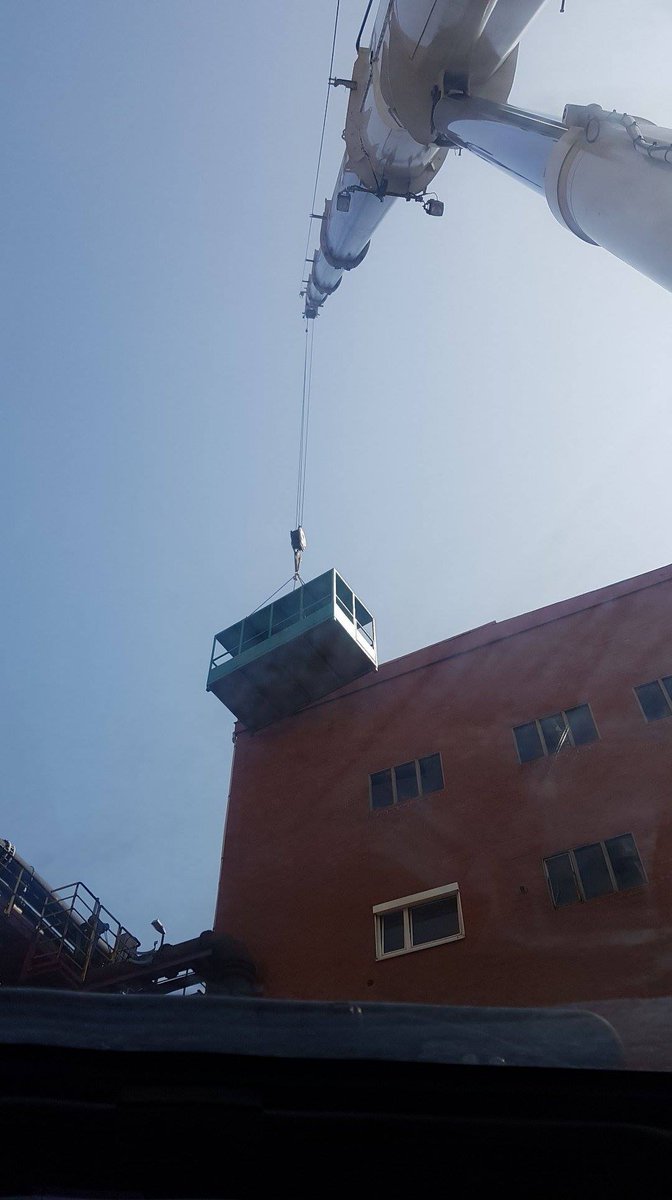 GmbhLgh's tweet photo. Unser #Personenlastenkorb im Einsatz: https://t.co/a708PMW7Ki!
#Danke an H&S Autokran für die Bilder 🙂 #Personentransport #liftingquality https://t.co/KeJGdDvuN2
