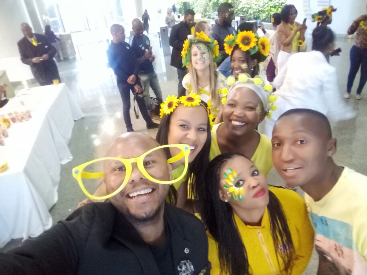 Malom_Tebogo's tweet image. How today looks like, welcoming spring #EY #SpringDay #EYCasualDay #CasualDay @EY_Africa @DorisMsibi