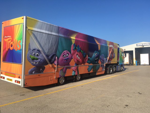 RingRoadGarage1's tweet photo. Bringing some much needed colour to Ringroad❤️💚💜💛💙@XpressionEvents #Fridayfeeling #cantstopthefeeling #trolls #MAN #trucks #rainbows #sunny https://t.co/bidlkJV4Zn